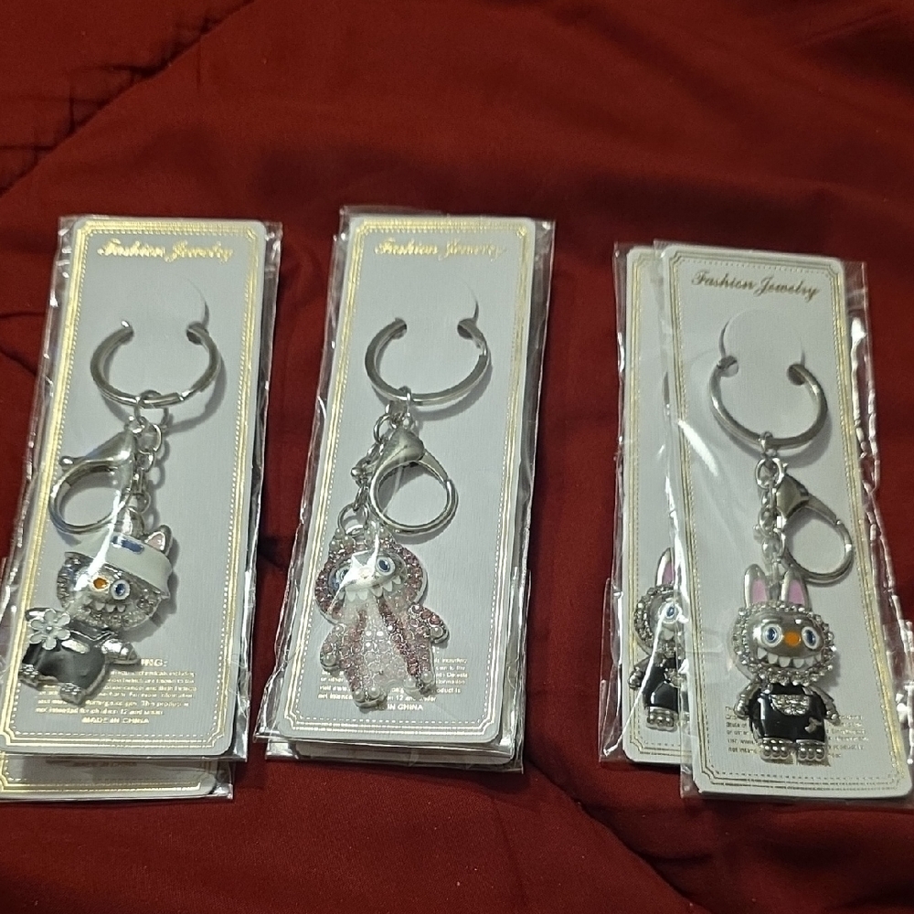 LABUBU HANDBAG CHARM AND KEYRING IN SILVER